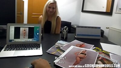 נערה בת 18 אווטאר עושה סקס משתמשת בידה העדינה ובציצים על דקירה